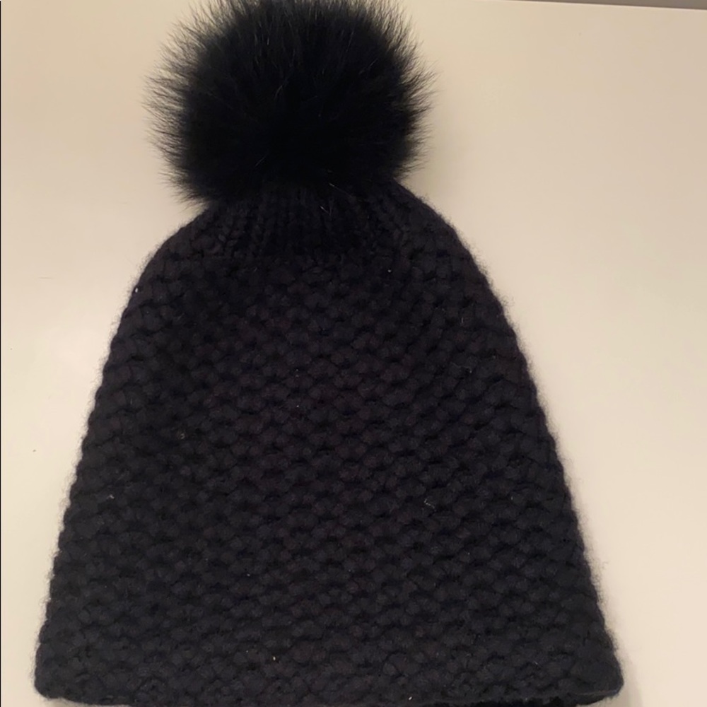 The hand-knit PomPom hat - 100% cashmere